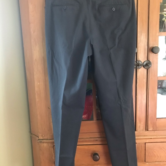 L.L Bean Size 35 inseam 32 Navy Classic Fit - Picture 3 of 3